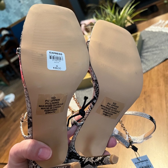 Express snake skin square toe heels. Size 10 - Picture 3 of 4